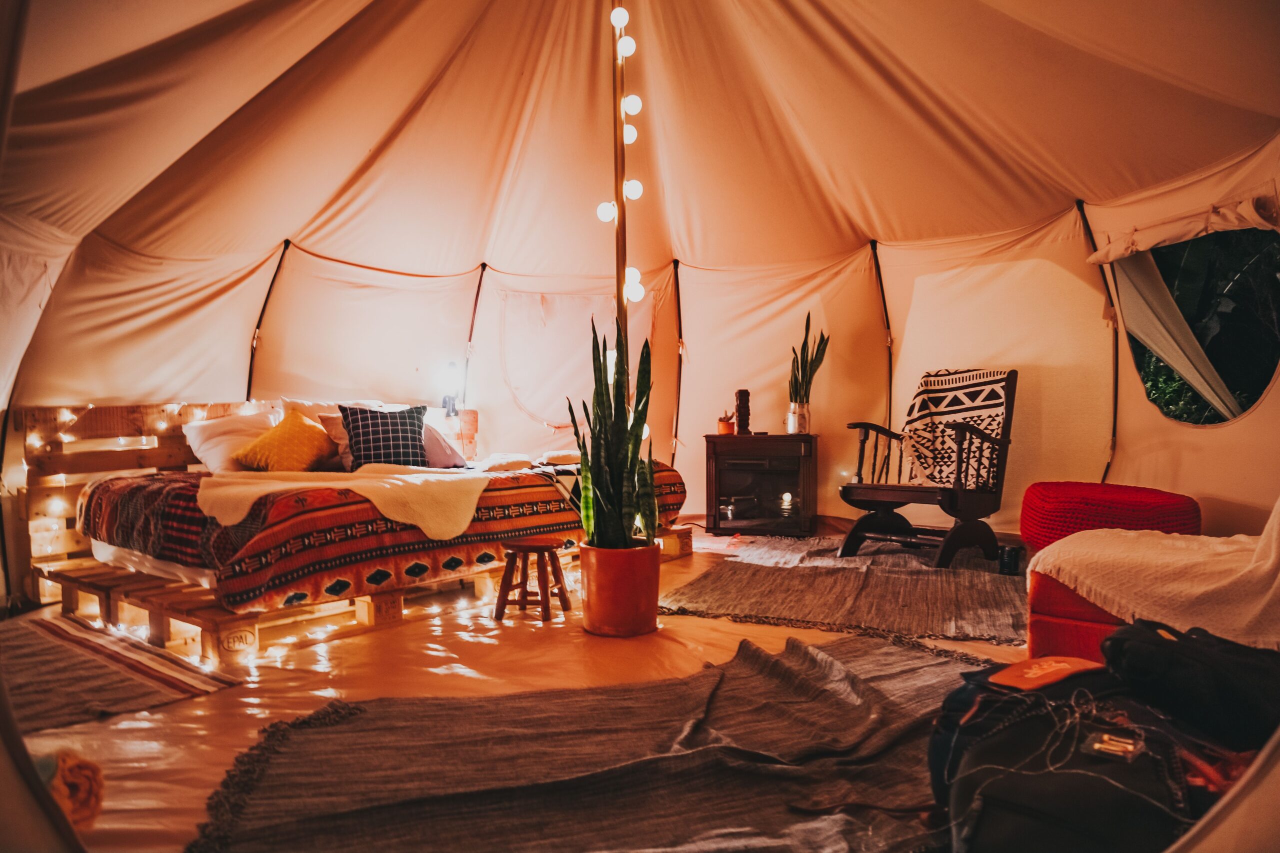 Cómo decorar tu tienda para un camping de lujo